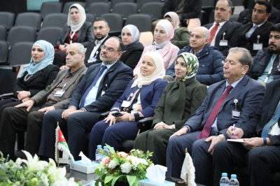 الدكتور الطريجي يحاضر في (عمان العربية) حول (التواصل في العالم الرقمي)