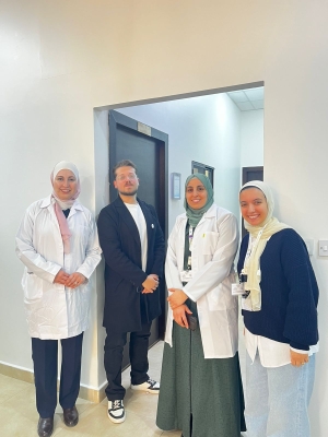 جامعة عمان العربية تُبدع في تقييم طلبة الصيدلة بامتحان عملي يُحاكي الواقع