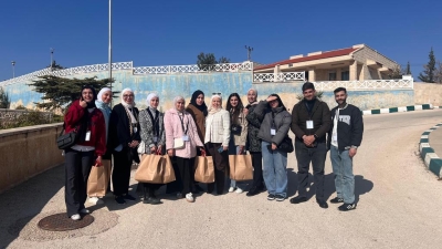 جامعة عمان العربية تُطلق مبادرة إنسانية لكفالة المسن بالوقت في جمعية دارات سمير شما