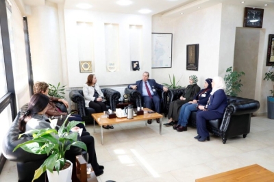 وفد من اللجنة الوطنية الأردنية لشؤون المرأة يزور جامعة عمان العربية