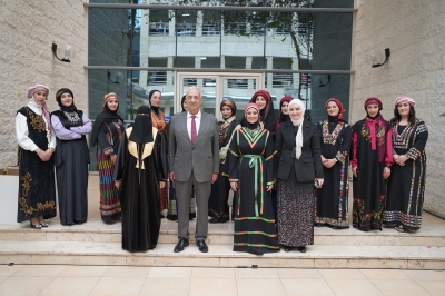 (الشرق الأوسط) تحتفي بعيد ميلاد جلالة الملك عبد الله الثاني ابن الحسين المعظم - صور