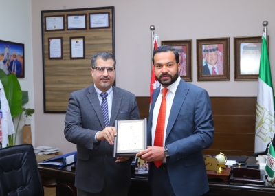 جامعة البترا تكرم أبًا وأبنه من خريجيها تقديرًا لتميزهما في سوق العمل: الصيدلاني الدكتور صبري كتكت ونجله الدكتور قصي