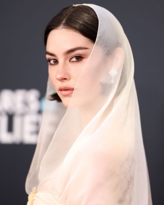 بالصور: أغرب إطلالات حفل غرامي 2025