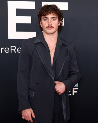 بالصور: أغرب إطلالات حفل غرامي 2025