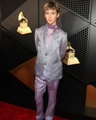 بالصور: أغرب إطلالات حفل غرامي 2025