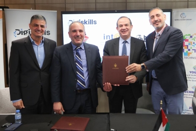 وزير الاقتصاد الرقمي والريادة يزور مركز “المنصة” ويوقع اتفاقيات لدعم المهارات الرقمية والاستثمار