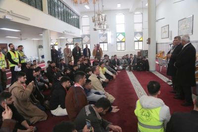 رئيس جامعة الزيتونة يودع بعثة عمرة طلبة الجامعة