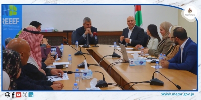 الخرابشة يوقع 12 اتفاقية مع جمعيات خيرية وتعاونية لتمويل دعم تركيب خلايا وسخانات شمسية للقطاع المنزلي