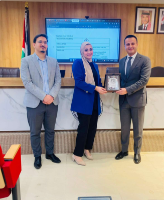 دورة تدريبية في جامعة الزيتونة بعنوان  إدارة العمل الآمن داخل المختبرات