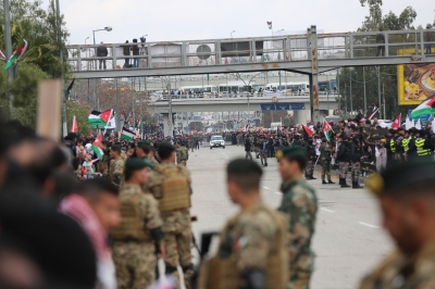 طلبة جامعة الزيتونة الأردنية يشاركون في استقبال جلالة الملك وولي العهد