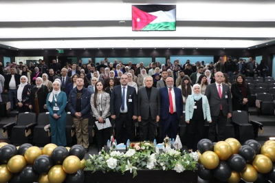 خريجو كلية الصيدلة في جامعة عمان العربية يؤدون القسم القانوني ويخطون أولى خطواتهم نحو المهنية