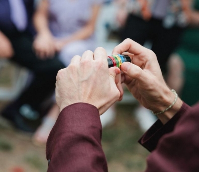 عروس تفاجئ عريسها بتحدي «غرفة الهروب» خلال حفل الزفاف