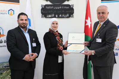 جامعة عمان العربية تحتفي بتميز خريجيها العاملين في كادرها الوظيفي