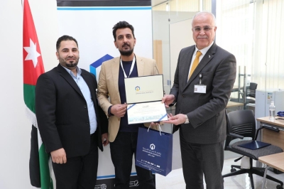 جامعة عمان العربية تحتفي بتميز خريجيها العاملين في كادرها الوظيفي