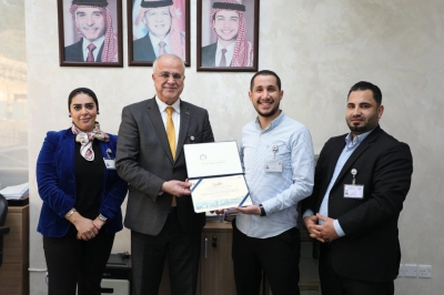 جامعة عمان العربية تحتفي بتميز خريجيها العاملين في كادرها الوظيفي