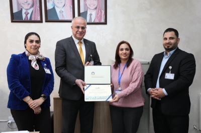 جامعة عمان العربية تحتفي بتميز خريجيها العاملين في كادرها الوظيفي