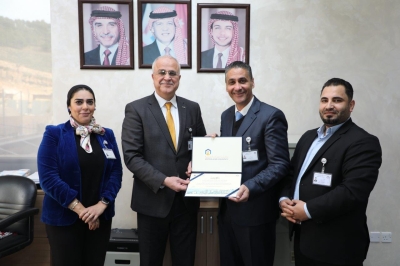 جامعة عمان العربية تحتفي بتميز خريجيها العاملين في كادرها الوظيفي