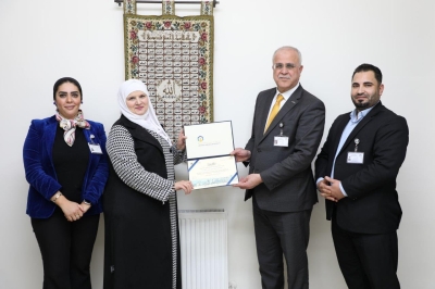 جامعة عمان العربية تحتفي بتميز خريجيها العاملين في كادرها الوظيفي