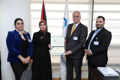 جامعة عمان العربية تحتفي بتميز خريجيها العاملين في كادرها الوظيفي