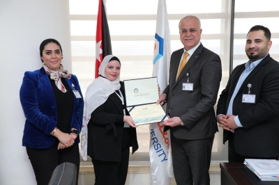 جامعة عمان العربية تحتفي بتميز خريجيها العاملين في كادرها الوظيفي