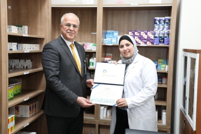 جامعة عمان العربية تحتفي بتميز خريجيها العاملين في كادرها الوظيفي