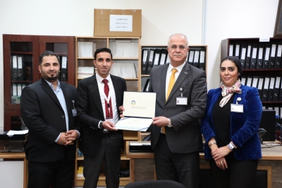 جامعة عمان العربية تحتفي بتميز خريجيها العاملين في كادرها الوظيفي