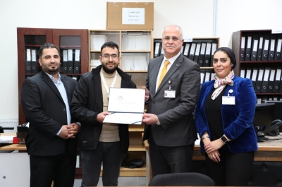 جامعة عمان العربية تحتفي بتميز خريجيها العاملين في كادرها الوظيفي