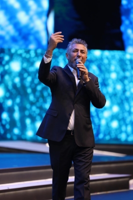 عمر العبداللات يضيء سماء دبي في حفل صناع الأمل