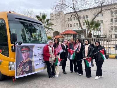 طلبة جامعة الزيتونة يشاركون في كرنفال المحبة للقائد في ساحة المكتبة الوطنية