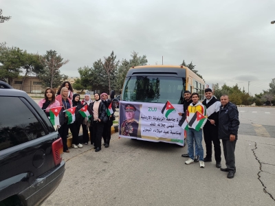 طلبة جامعة الزيتونة يشاركون في كرنفال المحبة للقائد في ساحة المكتبة الوطنية