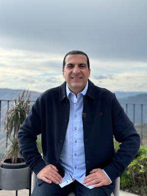 شاهد.. الداعية عمرو خالد يعرض برومو برنامجه (نبي الإحسان) في رمضان 2025