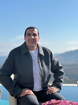 شاهد.. الداعية عمرو خالد يعرض برومو برنامجه (نبي الإحسان) في رمضان 2025