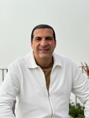 شاهد.. الداعية عمرو خالد يعرض برومو برنامجه (نبي الإحسان) في رمضان 2025