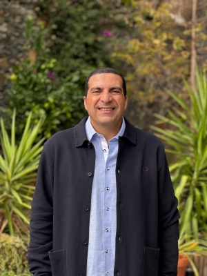 شاهد.. الداعية عمرو خالد يعرض برومو برنامجه (نبي الإحسان) في رمضان 2025