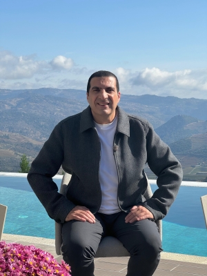 شاهد.. الداعية عمرو خالد يعرض برومو برنامجه (نبي الإحسان) في رمضان 2025