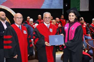 بالصور .. برعاية أ.د.حمدان احتفال عمان الاهلية لليوم الثاني بتخريج طلبة الفصل الاول من الفوج 32