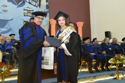 رئيس جامعة البترا يرعى حفل تخريج طلبة الفصل الأول من العام الجامعي 2024-2025