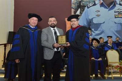 رئيس جامعة البترا يرعى حفل تخريج طلبة الفصل الأول من العام الجامعي 2024-2025