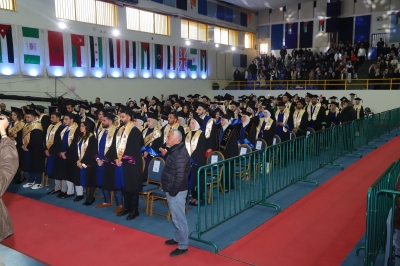 رئيس جامعة البترا يرعى حفل تخريج طلبة الفصل الأول من العام الجامعي 2024-2025