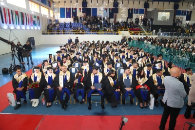 رئيس جامعة البترا يرعى حفل تخريج طلبة الفصل الأول من العام الجامعي 2024-2025