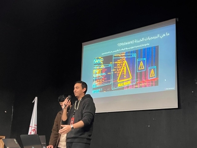طلاب الأمن السيبراني في جامعة الزيتونة الأردنية يقودون حملة توعية رقمية في المدارس لحماية الأجيال الناشئة
