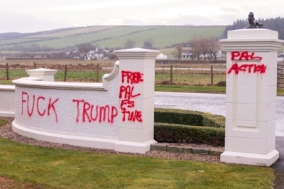 غزة ليست للبيع .. نشطاء مؤيدون لفلسطين يقتحمون ملعب غولف يمتلكه ترمب في اسكتلندا