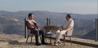 ليست غضبًا من الله .. عمرو خالد: هذه أحسن طريقة للتعامل مع ابتلاءات الحياة - فيديو