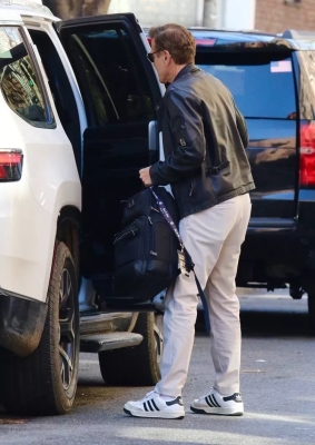 جورج كلوني يصبغ شعره باللون البني ويصدم محبيه