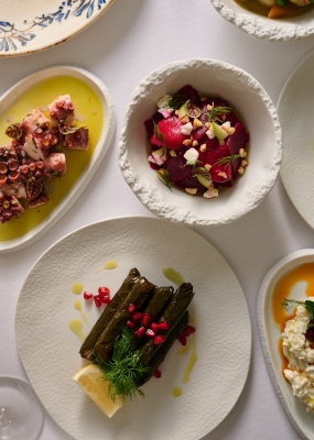 بين الأطباق التقليدية واللمسات العصرية لنكهات غنية المذاق بأفضل الوجهات بقلب دبي