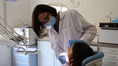 مستشفى الاستقلال يشارك في يوم طبي مجاني لدعم أهالي مرضى السرطان القادمين من غزة