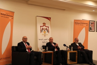 العودات يطلق برنامج معهد السياسة بفوجه السابع