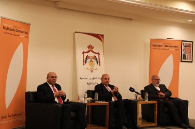 العودات يطلق برنامج معهد السياسة بفوجه السابع