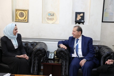 رئيس جامعة عمان العربية يستقبل وفداً من جامعة الحسين التقنية