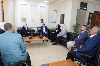 رئيس جامعة عمان العربية يستقبل وفداً من جامعة الحسين التقنية